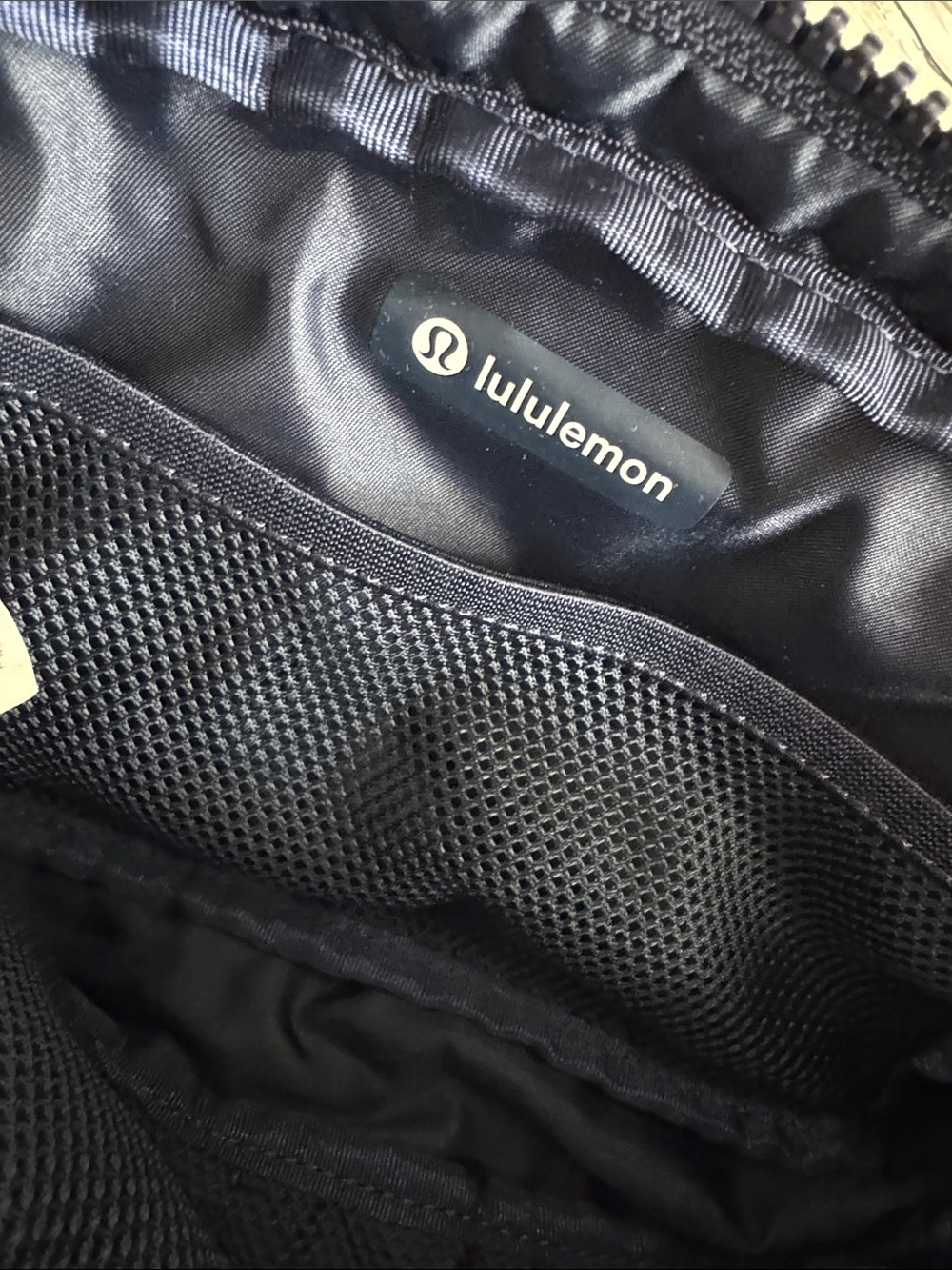 lululemon athletica Navy Lightweight Belt Bag - Picture 4 of 8